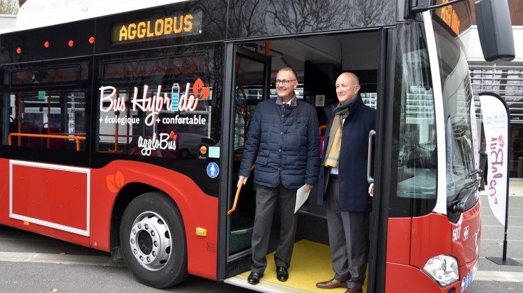 Les premiers Citaro NGT Hybrid pour la France livrés à STU Bourges, filiale de RATP Dev.